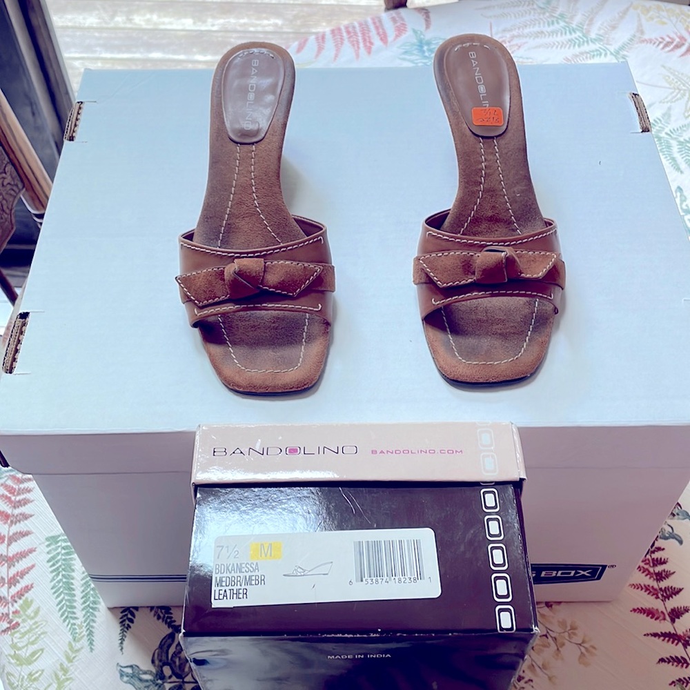 Bandolino backless sandals 7 1/2 ginger brown, suede trim